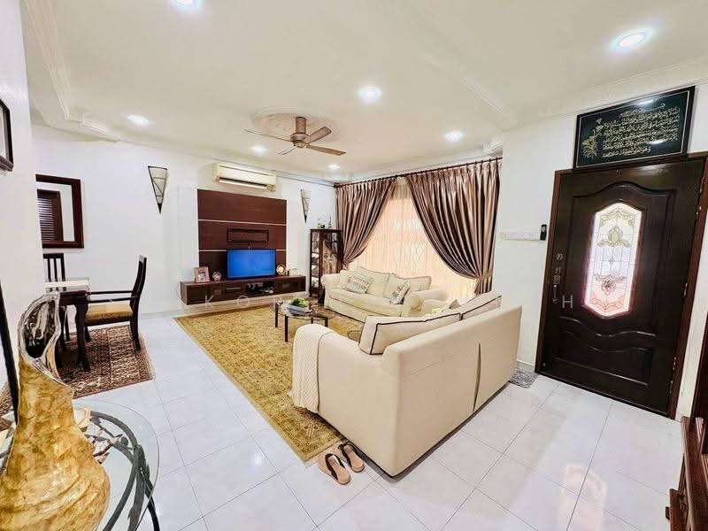 Rumah Teres 2-Tingkat untuk Dijual di Seksyen 7 (Shah Alam) - Syukor Hartanah - Living Room - PropertyGuru.com.my