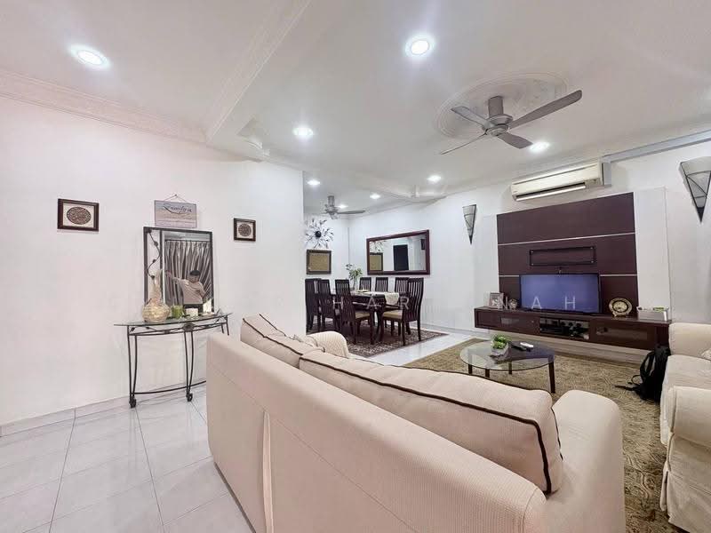 Rumah Teres 2-Tingkat untuk Dijual di Seksyen 7 (Shah Alam) - Syukor Hartanah - Living Room - PropertyGuru.com.my