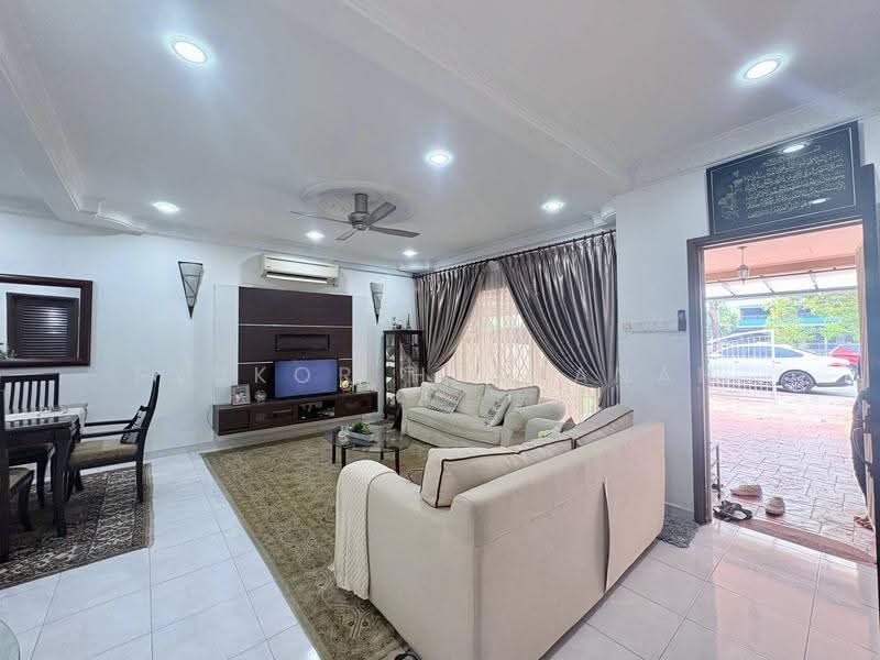 Rumah Teres 2-Tingkat untuk Dijual di Seksyen 7 (Shah Alam) - Syukor Hartanah - Living Room - PropertyGuru.com.my