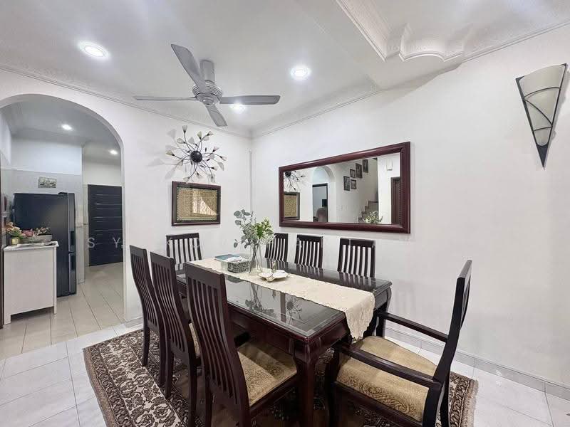 Rumah Teres 2-Tingkat untuk Dijual di Seksyen 7 (Shah Alam) - Syukor Hartanah - Dining Room - PropertyGuru.com.my