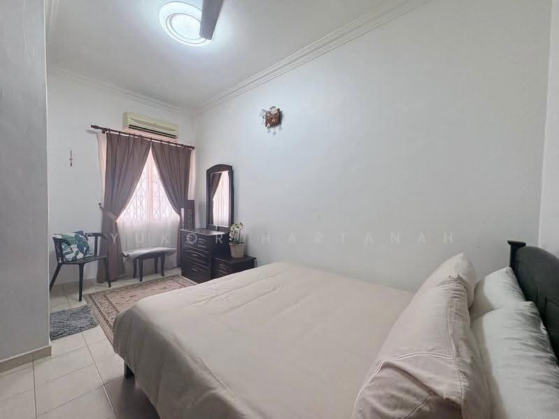 Rumah Teres 2-Tingkat untuk Dijual di Seksyen 7 (Shah Alam) - Syukor Hartanah - Bedroom - PropertyGuru.com.my