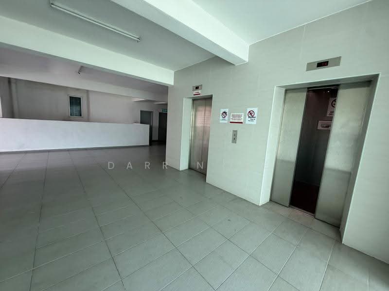 Kondominium untuk Disewa di Berjaya Condominium - Darren Lye - Corridor - PropertyGuru.com.my