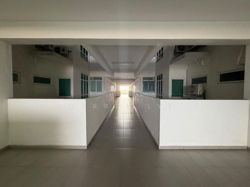 Kondominium untuk Disewa di Berjaya Condominium - Darren Lye - Corridor - PropertyGuru.com.my