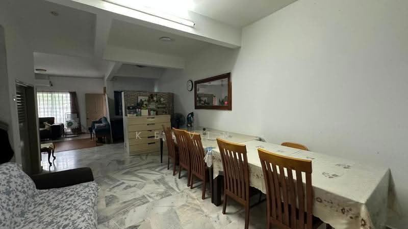 Rumah Teres 2.5-Tingkat untuk Dijual di Bandar Country Homes (Rawang) - Kelvin . - Living Room - PropertyGuru.com.my