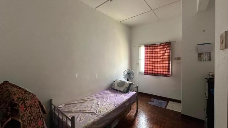 Rumah Teres 2.5-Tingkat untuk Dijual di Bandar Country Homes (Rawang) - Kelvin . - Bedroom - PropertyGuru.com.my