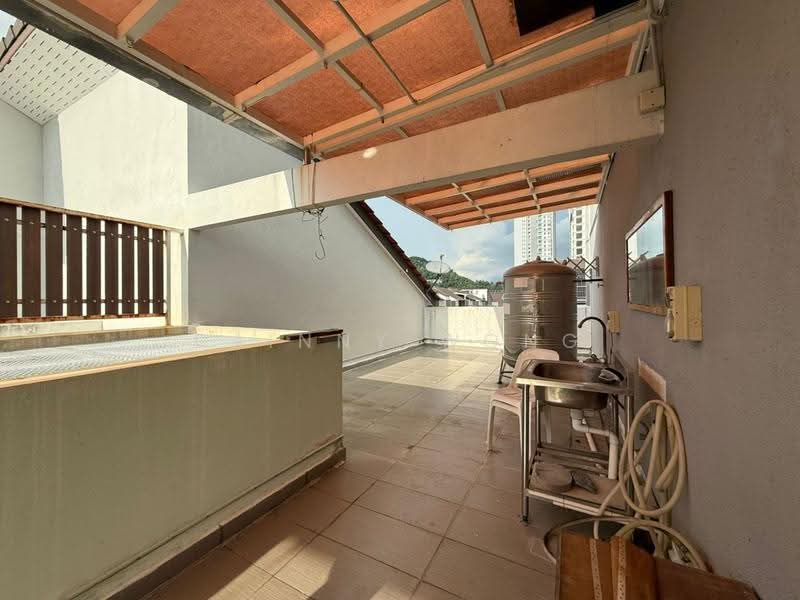 3-storey Terraced House for Sale in Tanjung Bungah (Penang) - Rainny Wong - Balcony - PropertyGuru.com.my