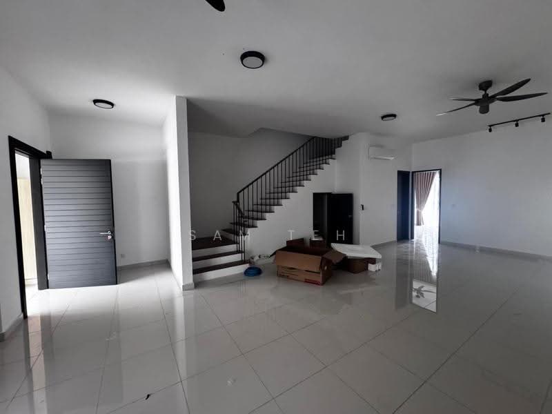 Rumah Teres untuk Dijual di Kota Kemuning (Shah Alam) - Sam Teh - Living Room - PropertyGuru.com.my