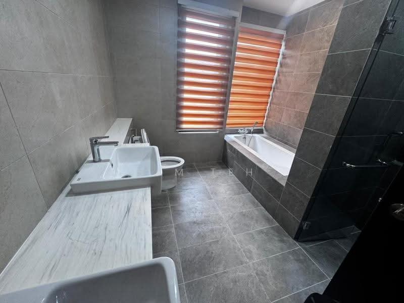 Rumah Teres untuk Dijual di Kota Kemuning (Shah Alam) - Sam Teh - Bathroom - PropertyGuru.com.my