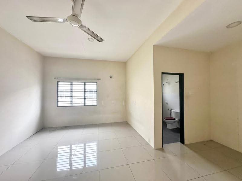3-storey Terraced House for Sale in Taman Rawang Tin (Rawang) - Kelvin . - Living Room - PropertyGuru.com.my