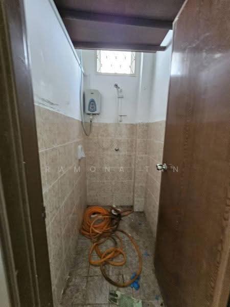 Kedai untuk Dijual di Taman Merdeka Permai (Batu Berendam) - Ramona Tan - Bathroom - PropertyGuru.com.my