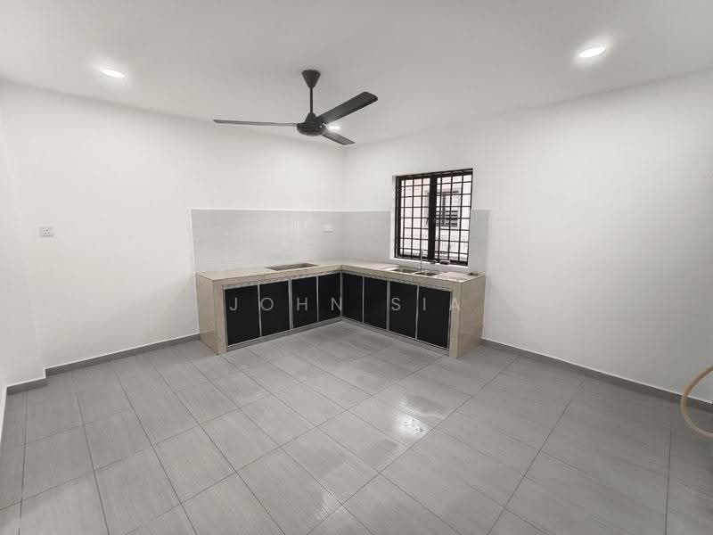 2-storey Terraced House for Sale in Taman Bukit Kempas (Tampoi) - John Sia - Kitchen - PropertyGuru.com.my