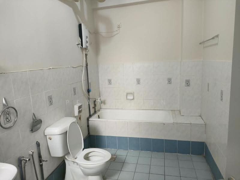 Condominium for Rent at Ridzuan Condominium - Pearly Gan - Bathroom - PropertyGuru.com.my