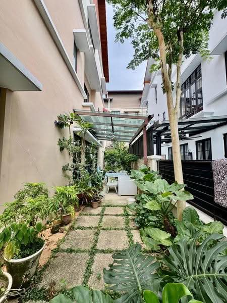 Rumah Berkembar untuk Dijual di Desa Sri Hartamas (Sri Hartamas) - Azizol . - Garden - PropertyGuru.com.my