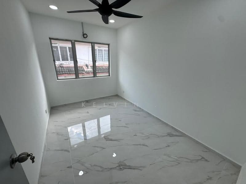 Rumah Teres 2.5-Tingkat untuk Dijual di Bandar Country Homes (Rawang) - Kelvin . - Interior - PropertyGuru.com.my