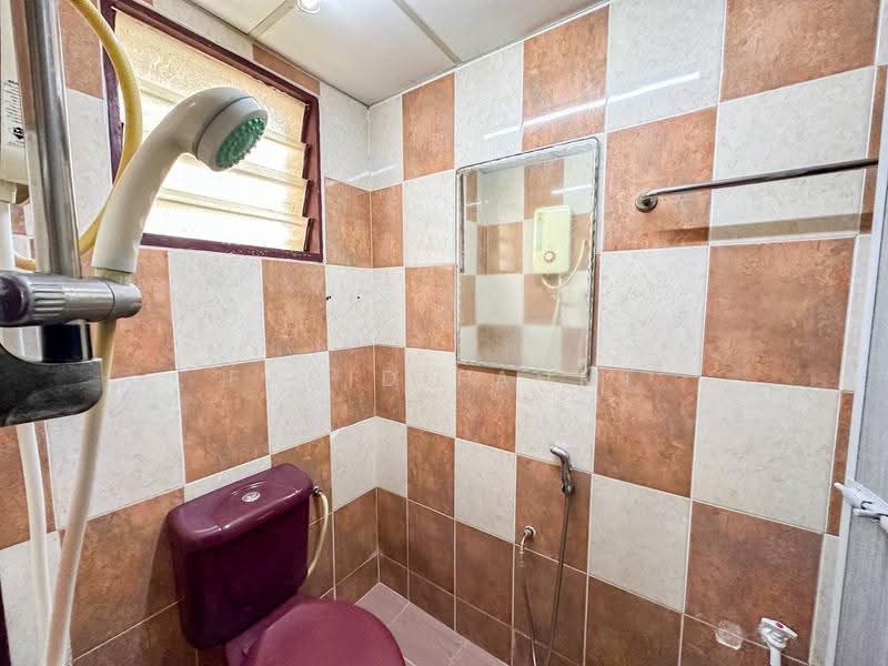 Apartment for Sale at Pangsapuri Seroja - Farid Fahmi - Bathroom - PropertyGuru.com.my