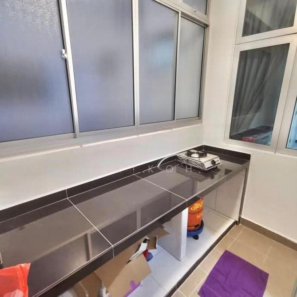 Service Residence for Sale at Meridin Bayvue Serviced Apartment - KK Koh - Kitchen - PropertyGuru.com.my
