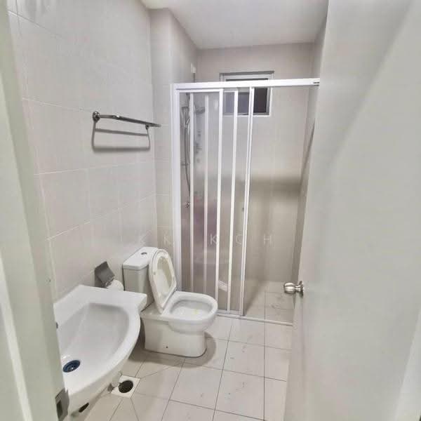 Service Residence for Sale at Meridin Bayvue Serviced Apartment - KK Koh - Bathroom - PropertyGuru.com.my