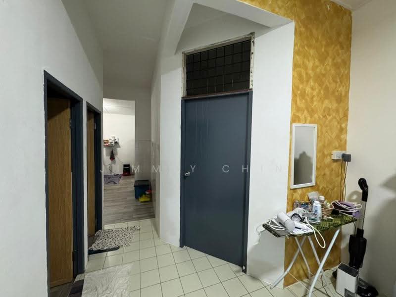 1-storey Terraced House for Sale in Kuching (Sarawak) - Jimmyy Chin - Corridor - PropertyGuru.com.my