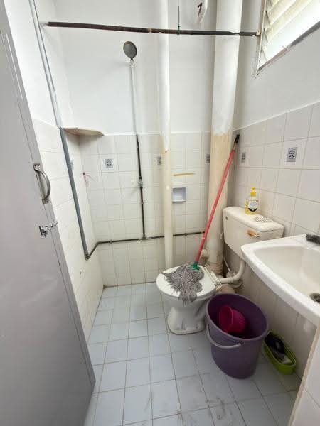 Apartment for Rent at Taman Seri Sari (Sunshine Garden) - Darren Lye - Bathroom - PropertyGuru.com.my