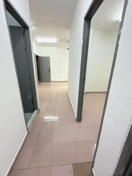 Apartment for Rent at Taman Seri Sari (Sunshine Garden) - Darren Lye - Corridor - PropertyGuru.com.my