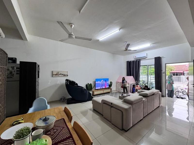 Terraced House for Sale in Rawang (Selangor) - Zann Fauzan - Living Room - PropertyGuru.com.my