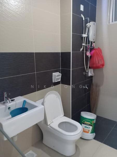 Pangsapuri untuk Dijual di Perling Heights Apartments - Niko Ong - Bathroom - PropertyGuru.com.my