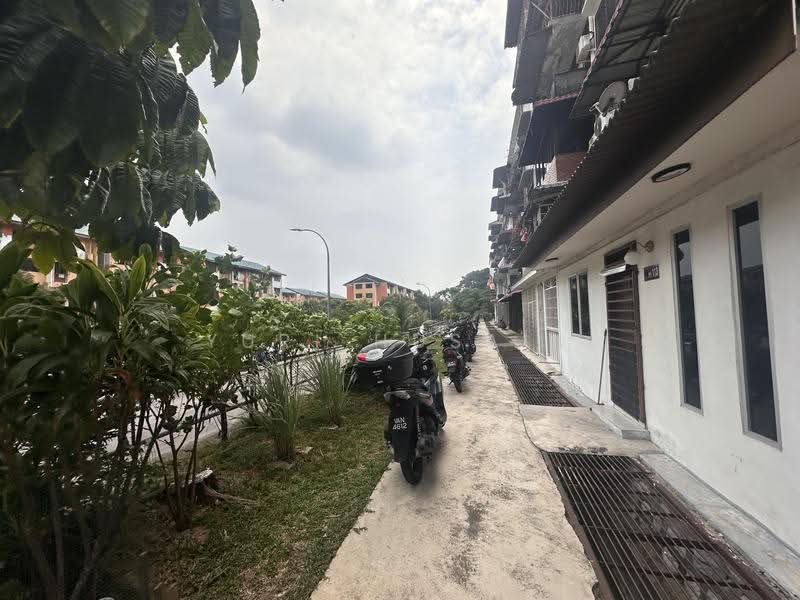 Rumah Flat untuk Dijual di Flat PKNS Seksyen 8 - YURI HUSAIN - Exterior - PropertyGuru.com.my