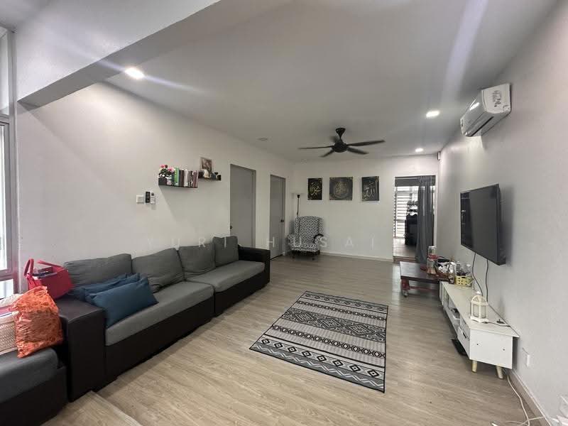 Rumah Flat untuk Dijual di Flat PKNS Seksyen 8 - YURI HUSAIN - Living Room - PropertyGuru.com.my