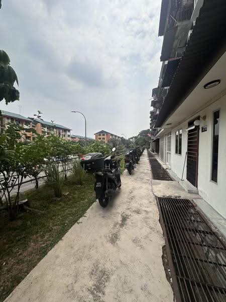 Rumah Flat untuk Dijual di Flat PKNS Seksyen 8 - YURI HUSAIN - Exterior - PropertyGuru.com.my