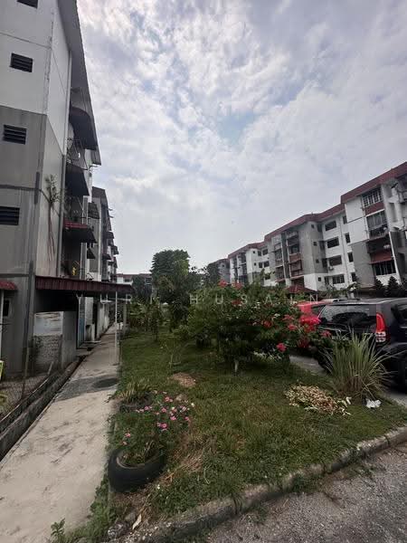 Rumah Flat untuk Dijual di Flat PKNS Seksyen 8 - YURI HUSAIN - Exterior - PropertyGuru.com.my