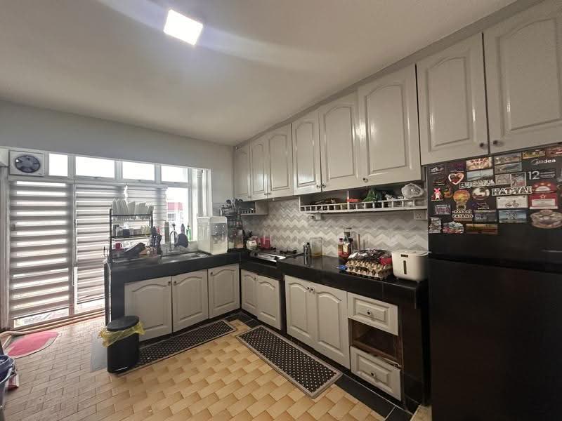 Rumah Flat untuk Dijual di Flat PKNS Seksyen 8 - YURI HUSAIN - Kitchen - PropertyGuru.com.my