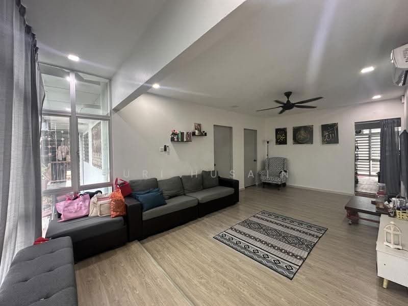 Rumah Flat untuk Dijual di Flat PKNS Seksyen 8 - YURI HUSAIN - Living Room - PropertyGuru.com.my
