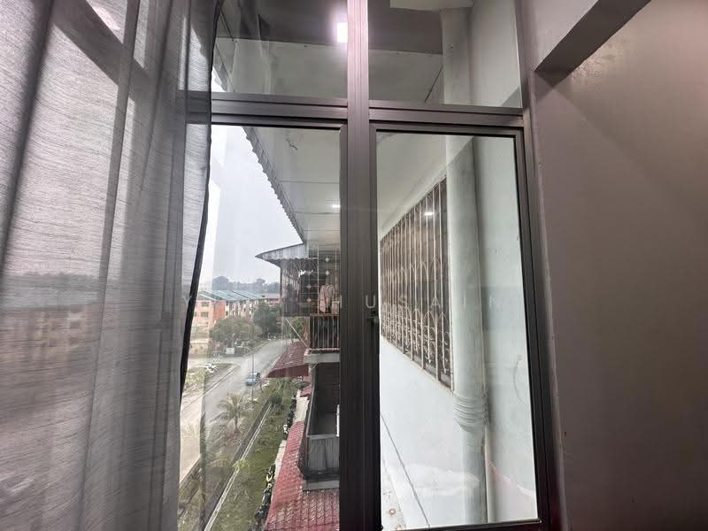 Rumah Flat untuk Dijual di Flat PKNS Seksyen 8 - YURI HUSAIN - Balcony - PropertyGuru.com.my
