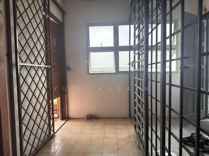 Rumah Flat untuk Dijual di Flat PKNS Seksyen 8 - YURI HUSAIN - Entrance - PropertyGuru.com.my