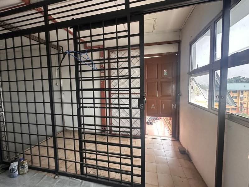 Rumah Flat untuk Dijual di Flat PKNS Seksyen 8 - YURI HUSAIN - Entrance - PropertyGuru.com.my