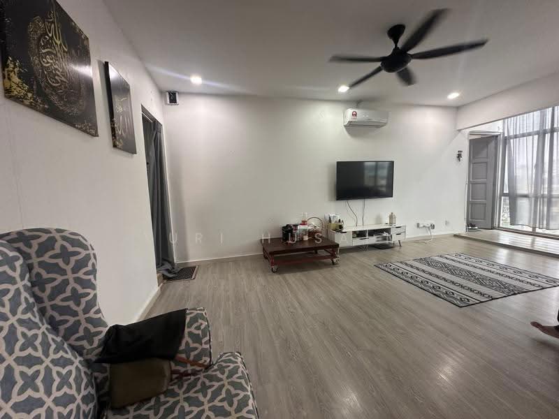 Rumah Flat untuk Dijual di Flat PKNS Seksyen 8 - YURI HUSAIN - Living Room - PropertyGuru.com.my