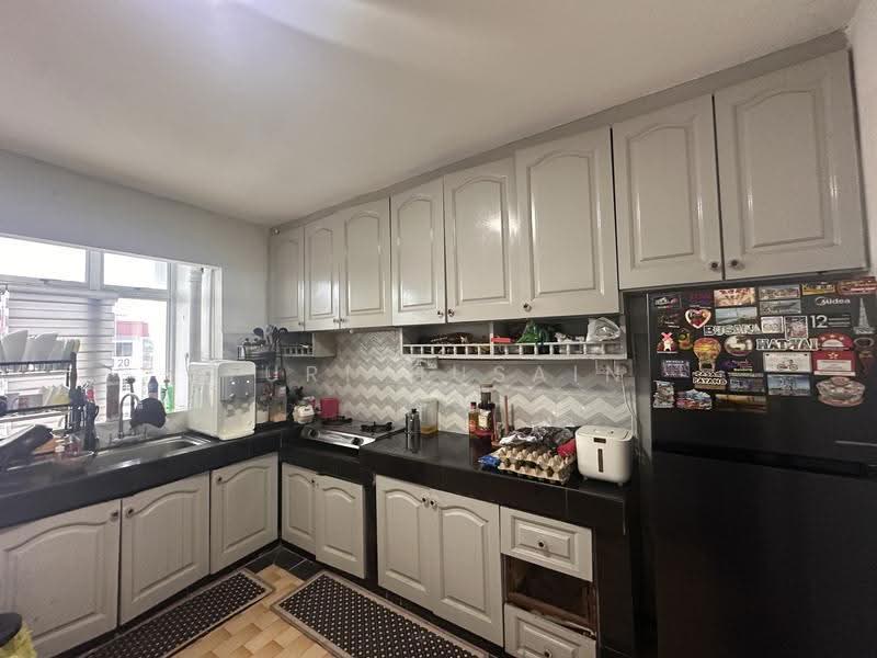 Rumah Flat untuk Dijual di Flat PKNS Seksyen 8 - YURI HUSAIN - Kitchen - PropertyGuru.com.my