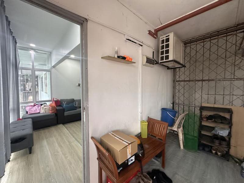 Rumah Flat untuk Dijual di Flat PKNS Seksyen 8 - YURI HUSAIN - Living Room - PropertyGuru.com.my