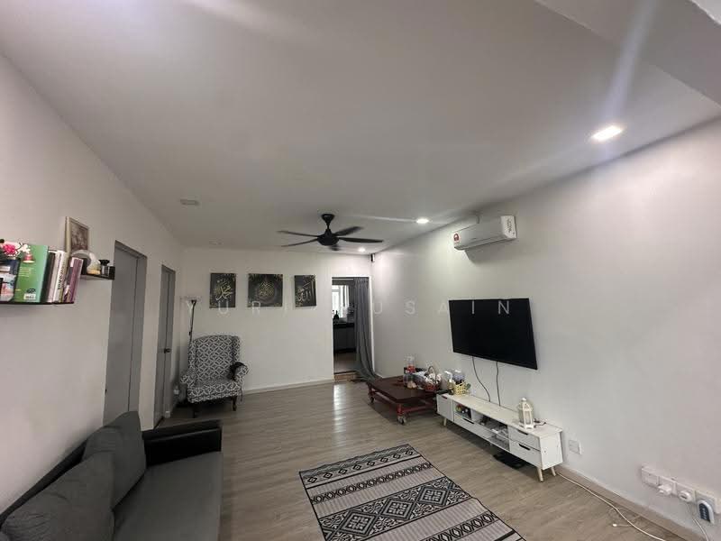Rumah Flat untuk Dijual di Flat PKNS Seksyen 8 - YURI HUSAIN - Living Room - PropertyGuru.com.my