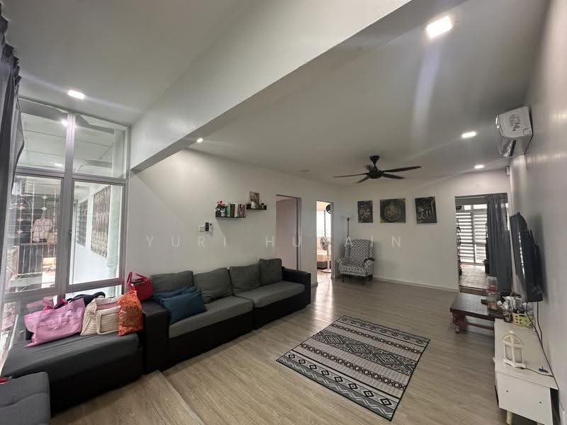 Rumah Flat untuk Dijual di Flat PKNS Seksyen 8 - YURI HUSAIN - Living Room - PropertyGuru.com.my