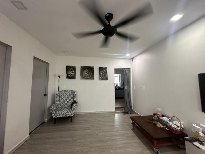 Rumah Flat untuk Dijual di Flat PKNS Seksyen 8 - YURI HUSAIN - Living Room - PropertyGuru.com.my