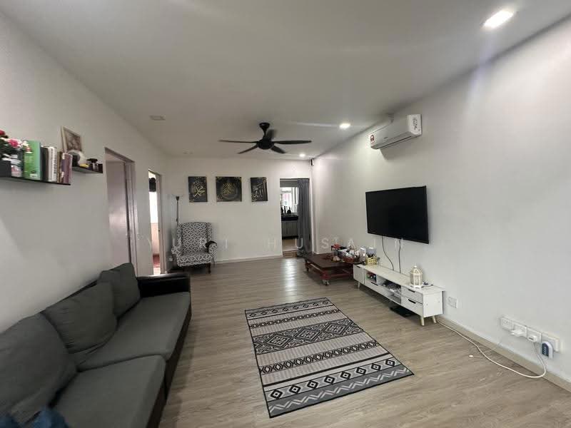 Rumah Flat untuk Dijual di Flat PKNS Seksyen 8 - YURI HUSAIN - Living Room - PropertyGuru.com.my