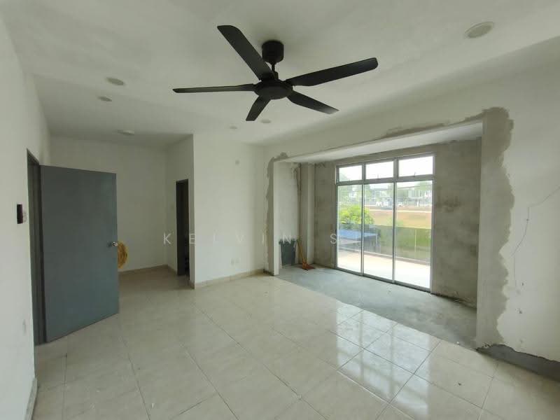 Rumah Kluster untuk Dijual di Taman Lagenda Putra (Kulai) - kelvin Sii - Living Room - PropertyGuru.com.my