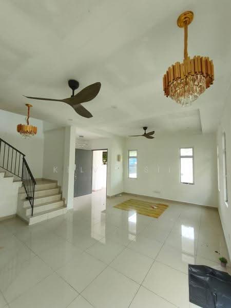 Rumah Kluster untuk Dijual di Taman Lagenda Putra (Kulai) - kelvin Sii - Living Room - PropertyGuru.com.my