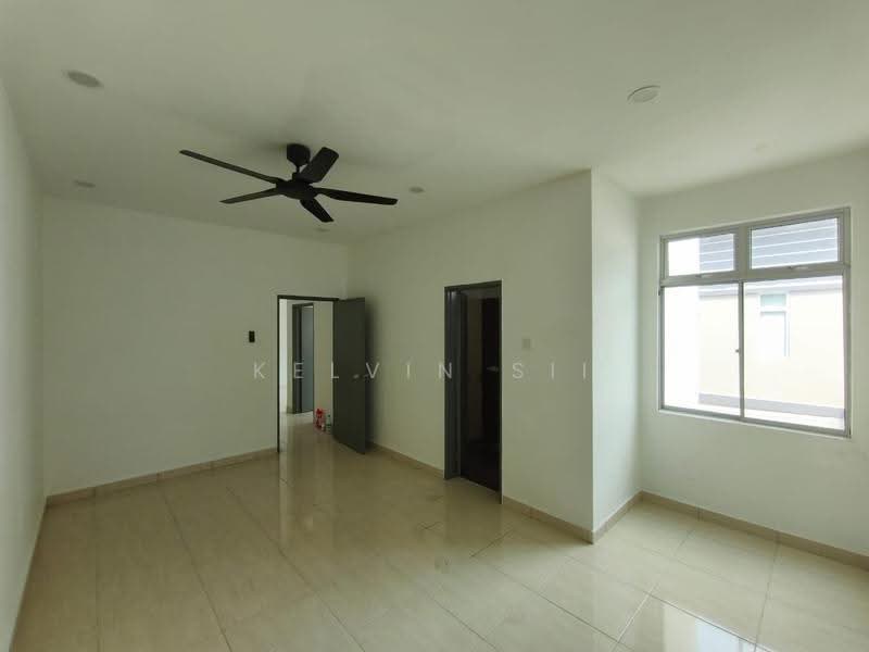 Rumah Kluster untuk Dijual di Taman Lagenda Putra (Kulai) - kelvin Sii - Living Room - PropertyGuru.com.my