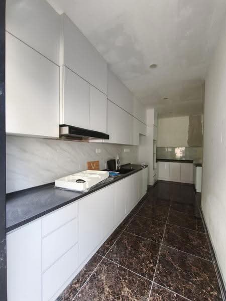 Rumah Kluster untuk Dijual di Taman Lagenda Putra (Kulai) - kelvin Sii - Kitchen - PropertyGuru.com.my