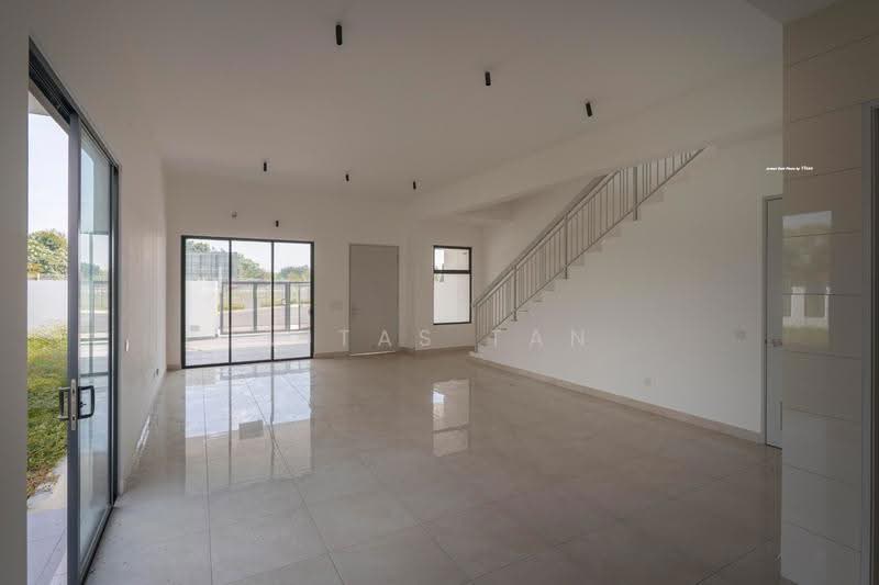 2-storey Terraced House for Sale in Telok Panglima Garang (Selangor) - Vitas Tan - Living Room - PropertyGuru.com.my