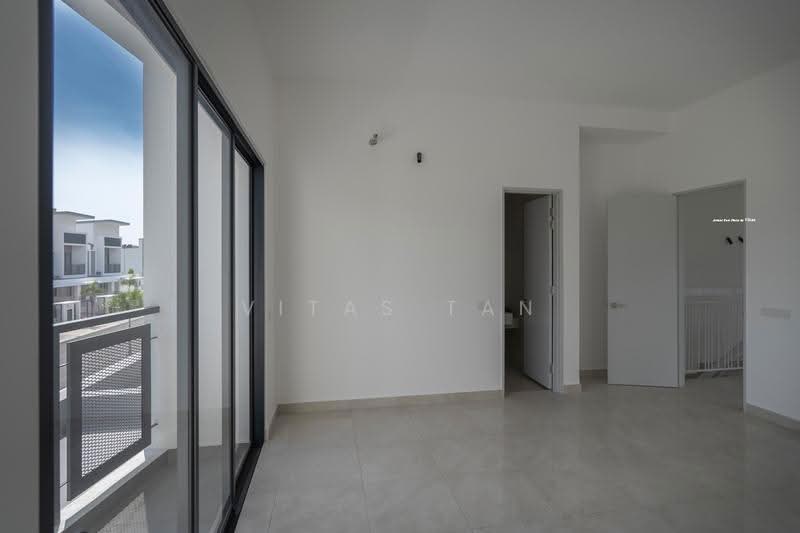 2-storey Terraced House for Sale in Telok Panglima Garang (Selangor) - Vitas Tan - Balcony - PropertyGuru.com.my
