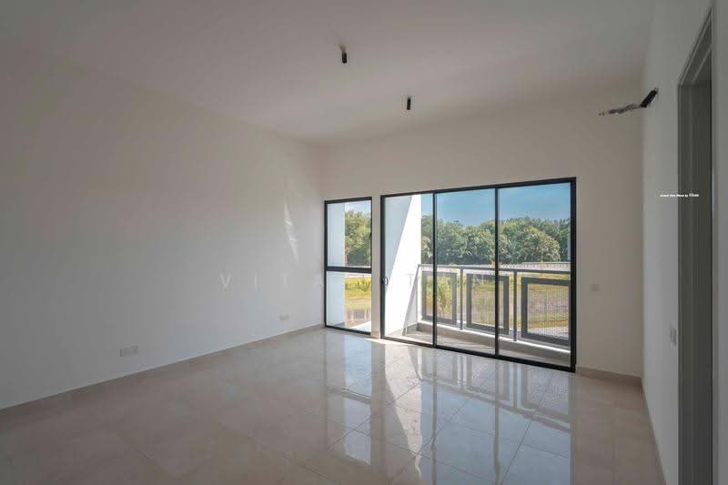 2-storey Terraced House for Sale in Telok Panglima Garang (Selangor) - Vitas Tan - Balcony - PropertyGuru.com.my
