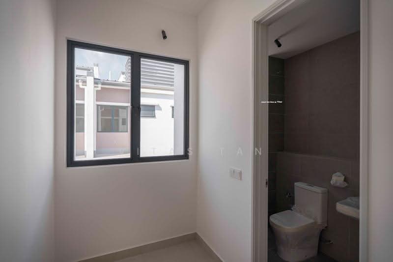 2-storey Terraced House for Sale in Telok Panglima Garang (Selangor) - Vitas Tan - Bathroom - PropertyGuru.com.my
